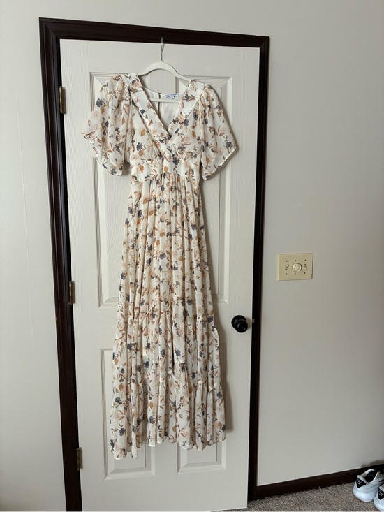 Baltic Born Dresses & Skirts - Baltic Born Cream Floral Maxi Dress with Flutter Sleeves